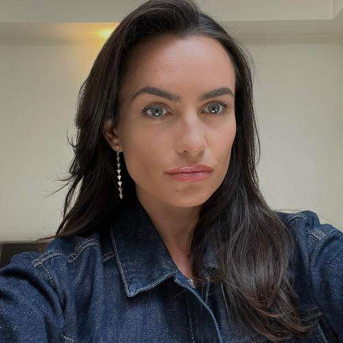 Seksirehvit minulle ovat kun hän tulee bussipysäkille