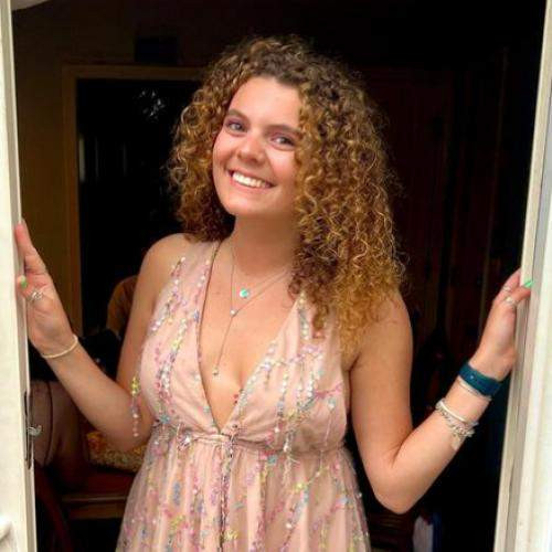 Haluun tuntea itseni täysin seksitreffi-huorana joka tulee auton keinuttaessa